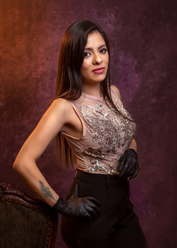 María Clara Casas, fundadora de Nails Studio SM y experta en manicura profesional, con amplia trayectoria en la industria de la estética y formación en técnicas avanzadas de uñas.