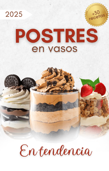 Imagen promocional del ebook 'Postres en vasos en tendencia 2025', con más de 30 recetas. Muestra tres postres individuales decorados con galletas Oreo, crema y frutas, destacando su presentación elegante y atractiva